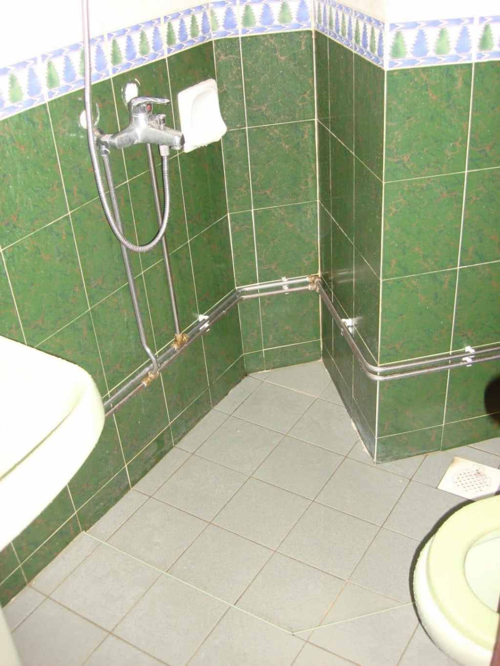 Asian Shower Design (Much Different From&nbsp;American)